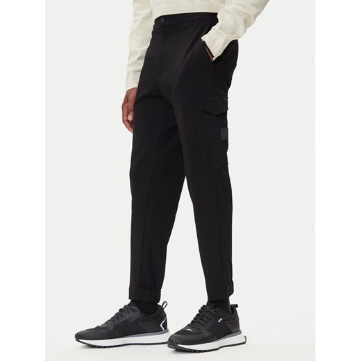 BOSS Spodnie materiałowe T_Urbanex Cargo 50547454 Czarny Regular Fit ze sklepu MODIVO w kategorii Spodnie męskie - zdjęcie 185737608