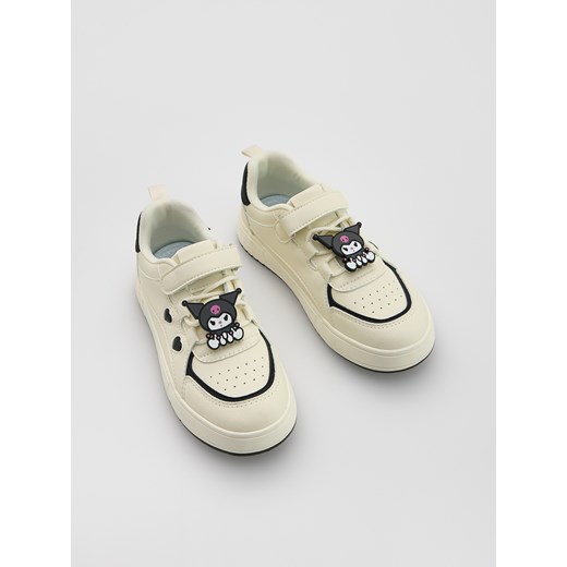 Reserved - Sneakersy Kuromi - biały ze sklepu Reserved w kategorii Buty sportowe dziecięce - zdjęcie 185751389