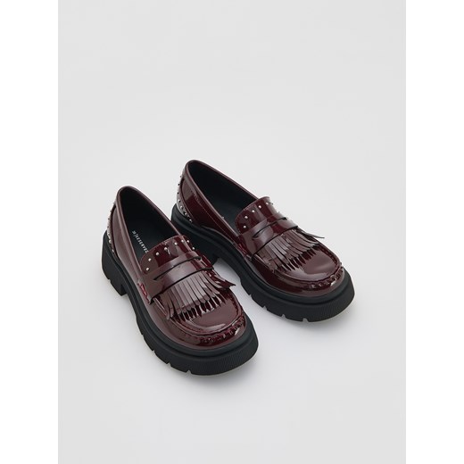 Reserved - Lakierowane loafersy - bordowy ze sklepu Reserved w kategorii Półbuty dziecięce - zdjęcie 185751416
