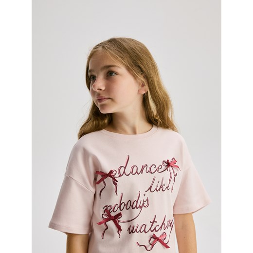 Reserved - T-shirt z aplikacją - pastelowy róż ze sklepu Reserved w kategorii Bluzki dziewczęce - zdjęcie 185751596