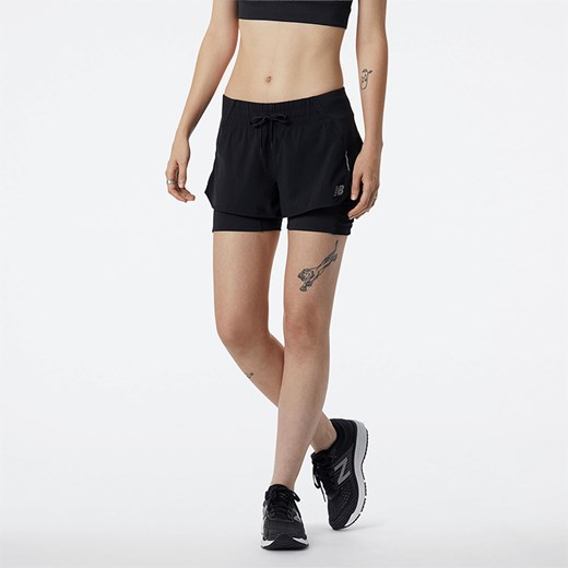 Spodenki New Balance WS21270BK – czarne ze sklepu New Balance Poland w kategorii Szorty - zdjęcie 185753799