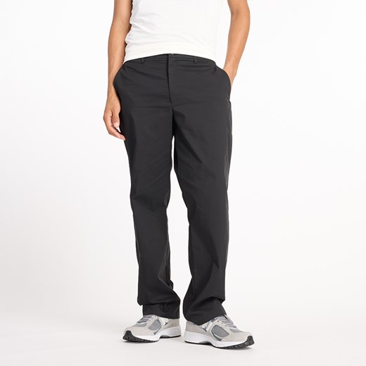 Spodnie męskie New Balance MP43560BK – czarne ze sklepu New Balance Poland w kategorii Spodnie męskie - zdjęcie 185754209