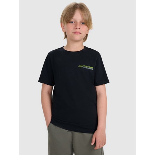 Chłopięcy t-shirt z nadrukiem 4F 4FJWAW25TTSHM2415 - czarny ze sklepu Sportstylestory.com w kategorii T-shirty chłopięce - zdjęcie 185755866