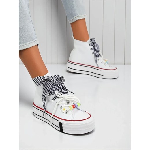 Damskie trampki Callista Bianca – biały modny flat z ozdobnymi koralikami ze sklepu royalfashion.pl w kategorii Trampki damskie - zdjęcie 185757968