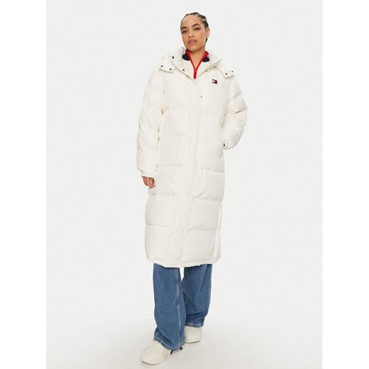 Tommy Jeans Płaszcz zimowy Alaska DW0DW18860 Biały Regular Fit ze sklepu MODIVO w kategorii Kurtki damskie - zdjęcie 185761495