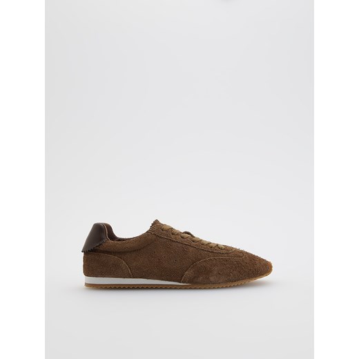 Reserved - Zamszowe sneakersy - brązowy ze sklepu Reserved w kategorii Buty sportowe damskie - zdjęcie 185778348