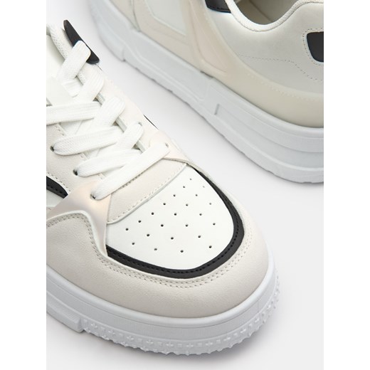 Sinsay - Sneakersy sznurowane z imitacji skóry - wielobarwny Sinsay 38 Sinsay