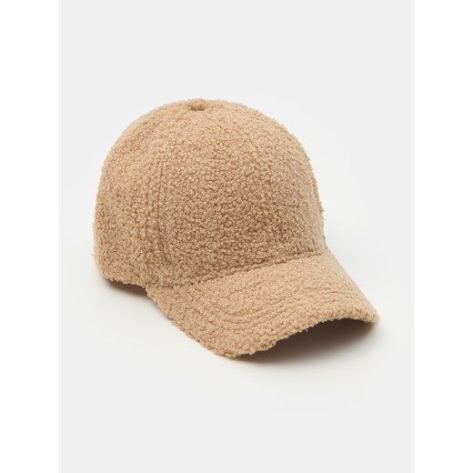 Sinsay - Czapka z daszkiem z imitacji baranka - beżowy Sinsay One Size Sinsay