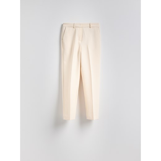 Reserved - Spodnie w kant - beżowy ze sklepu Reserved w kategorii Spodnie damskie - zdjęcie 185780668
