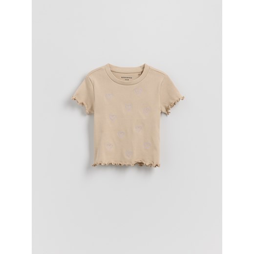 Reserved - Prążkowany t-shirt z haftem - beżowy ze sklepu Reserved w kategorii Bluzki dziewczęce - zdjęcie 185780788