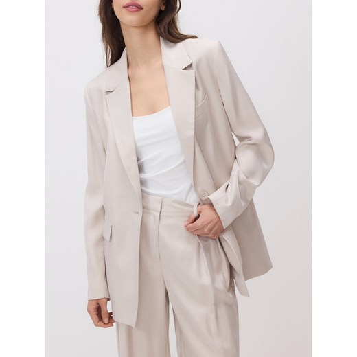 Reserved - Błyszcząca marynarka oversize - beżowy - id: XV739-08X - marki Reserved - 185784235 Reserved - Błyszcząca marynarka oversize - beżowy ze sklepu Reserved w kategorii Marynarki damskie - zdjęcie 185784235