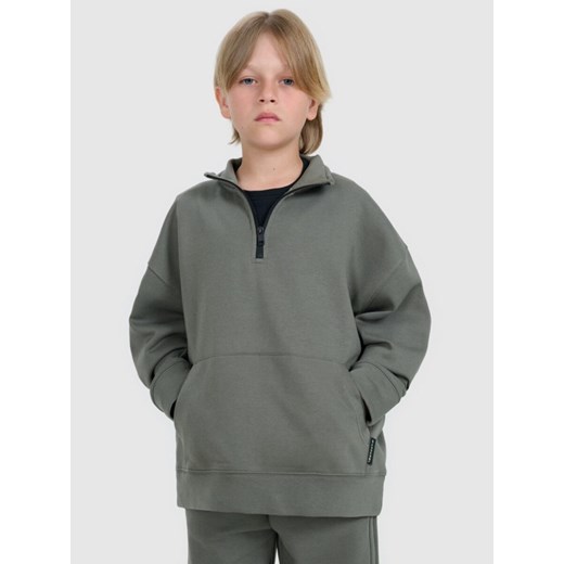 Chłopięca bluza ze stójką bez kaptura 4F 4FJWAW25TSWSM1956 - khaki ze sklepu Sportstylestory.com w kategorii Bluzy chłopięce - zdjęcie 185784985