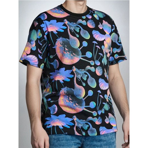 Sinsay - Koszulka comfort fit z abstrakcyjnym nadrukiem - wielobarwny ze sklepu Sinsay w kategorii T-shirty męskie - zdjęcie 185787336