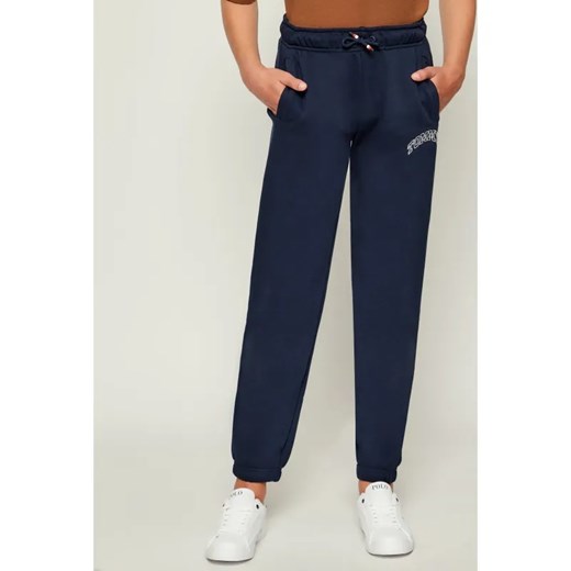 Tommy Hilfiger Spodnie dresowe VARSITY | Regular Fit ze sklepu Gomez Fashion Store w kategorii Spodnie chłopięce - zdjęcie 185788606