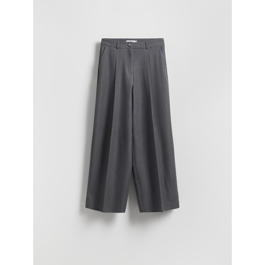 Reserved - Luźne spodnie z kantem - szary ze sklepu Reserved w kategorii Spodnie damskie - zdjęcie 185789916