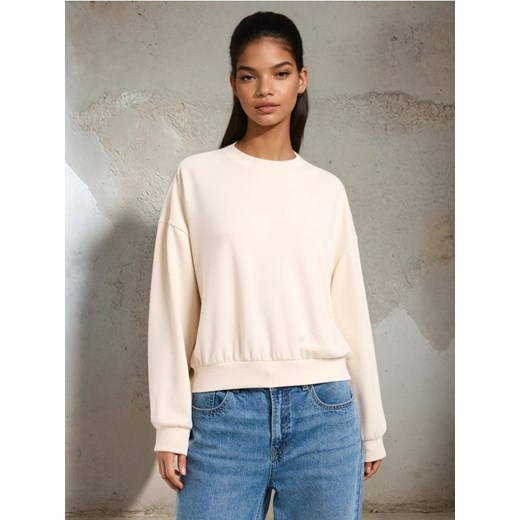 Sinsay - Gładka bluza z długim rękawem soft touch - kremowy ze sklepu Sinsay w kategorii Bluzy damskie - zdjęcie 185790968