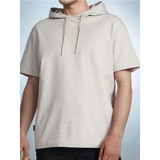 Sinsay - Bawełniana koszulka z kapturem - kremowy ze sklepu Sinsay w kategorii T-shirty męskie - zdjęcie 185791035