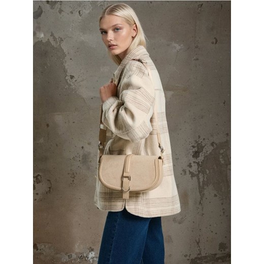 Sinsay - Torebka listonoszka z imitacji zamszu - beżowy ze sklepu Sinsay w kategorii Listonoszki - zdjęcie 185791056