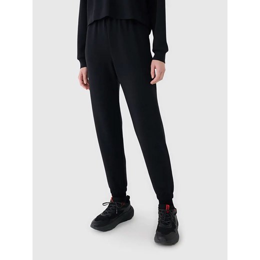 4F Spodnie dresowe w kolorze czarnym L wyprzedaż Limango Polska