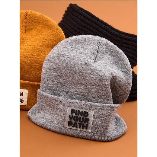 Sinsay - Czapka z gumową naszywką - szary - id: 099FG-90M - marki Sinsay - 185803997 Sinsay - Czapka z gumową naszywką - szary ze sklepu Sinsay w kategorii Czapki dziecięce - zdjęcie 185803997