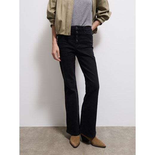 Mohito - Jeansy flare push up - czarny ze sklepu Mohito w kategorii Jeansy damskie - zdjęcie 185804865