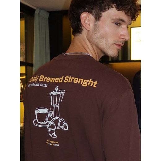 Reserved - T-shirt boxy z nadrukiem na plecach - brązowy ze sklepu Reserved w kategorii T-shirty męskie - zdjęcie 185805136
