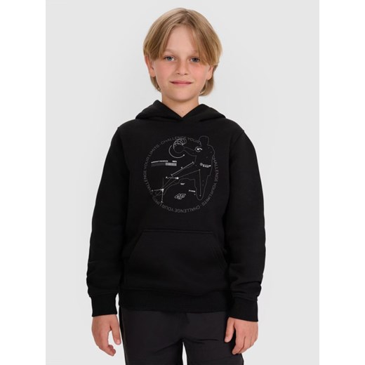 Chłopięca bluza nierozpinana z kapturem 4F 4FJWAW25TSWSM1958 - czarna ze sklepu Sportstylestory.com w kategorii Bluzy chłopięce - zdjęcie 185805665