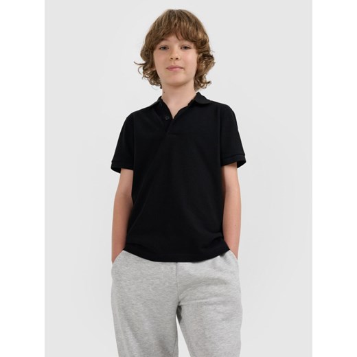 Chłopięca koszulka polo 4F 4FJRAW25TPTSM0749 - czarna ze sklepu Sportstylestory.com w kategorii T-shirty chłopięce - zdjęcie 185805815
