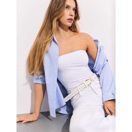 Mohito - Dopasowany biały top - biały ze sklepu Mohito w kategorii Bluzki damskie - zdjęcie 185807976