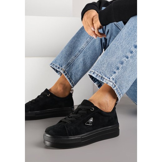 Czarne Sneakersy na Platformie z Zamszu Naturalnego Ozdobione Aplikacją Beliale ze sklepu renee.pl w kategorii Buty sportowe damskie - zdjęcie 185812095