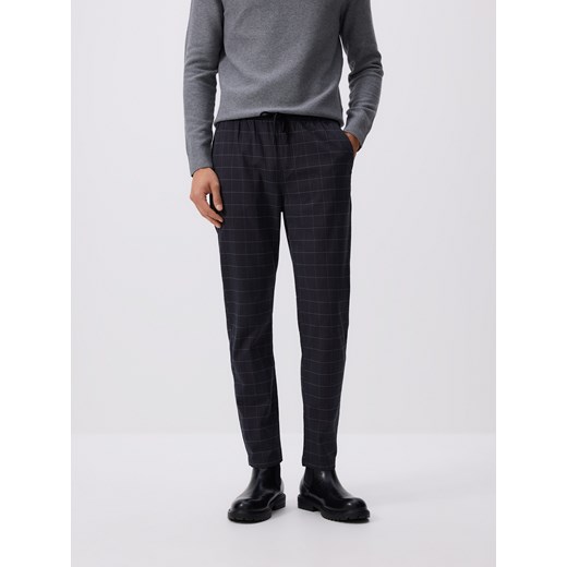Reserved - Spodnie slim fit w kratę - granatowy ze sklepu Reserved w kategorii Spodnie męskie - zdjęcie 185814557