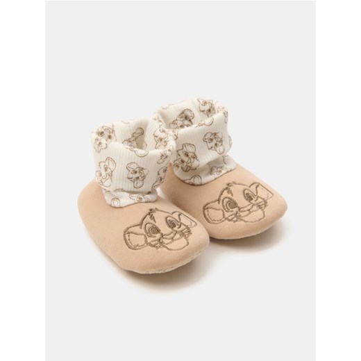 Sinsay - Kapcie za kostkę z haftem Lion King - beżowy ze sklepu Sinsay w kategorii Kapcie dziecięce - zdjęcie 185837045