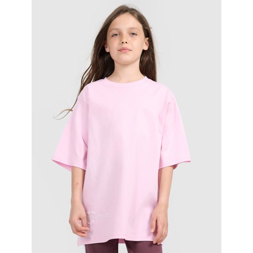 Dziewczęcy t-shirt oversize z nadrukiem 4F 4FJRAW25TTSHF3187 - różowy ze sklepu Sportstylestory.com w kategorii Bluzki dziewczęce - zdjęcie 185837539