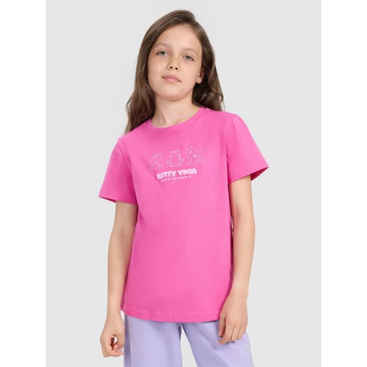 Dziewczęcy t-shirt z nadrukiem 4F 4FJRAW25TTSHF3198 - różowy ze sklepu Sportstylestory.com w kategorii Bluzki dziewczęce - zdjęcie 185837655