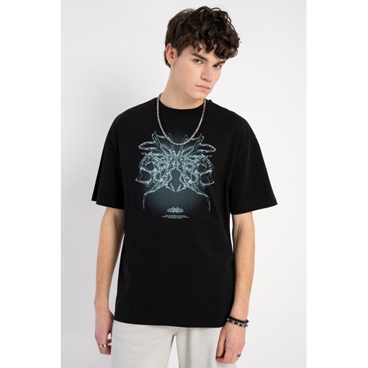 Czarny t-shirt regular z autorską grafiką z przodu, kolor - czarny, rozmiar - 140 ze sklepu REPORTER w kategorii T-shirty chłopięce - zdjęcie 185842817