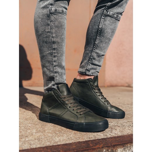 Buty męskie sneakersy za kostkę z kontrastową podeszwą - ciemnooliwkowe V7 OM-FOTH-0124 ze sklepu ombre w kategorii Trampki męskie - zdjęcie 185843295