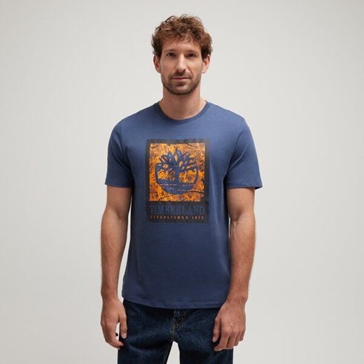 TIMBERLAND T-SHIRT GRAPHIC LOGO SHORT SLEEVE TEE ze sklepu Timberland w kategorii T-shirty męskie - zdjęcie 185847068