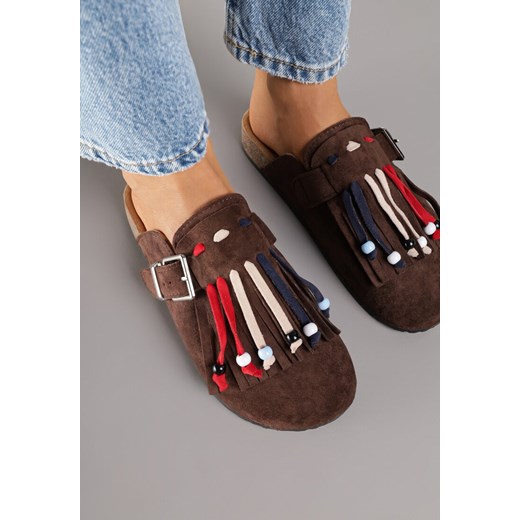 Brązowe Klapki Mule w Stylu Boho z Ozdobnymi Frędzlami Varre 36 born2be.pl