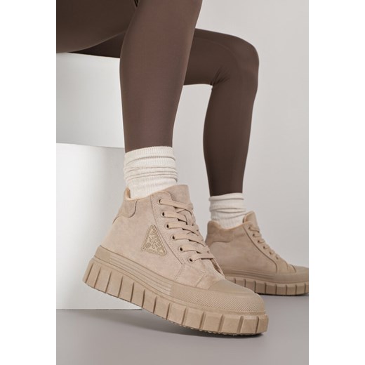 Ciemnobeżowe Botki Vices w Stylu Traperów z Grubą Tłoczoną Podeszwą z Ozdobą Alurriva ze sklepu born2be.pl w kategorii Botki - zdjęcie 185853577