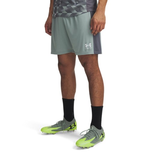 Męskie spodenki treningowe Under Armour UA M\'s Challenger Knit Short - zielone ze sklepu Sportstylestory.com w kategorii Spodenki męskie - zdjęcie 185854387