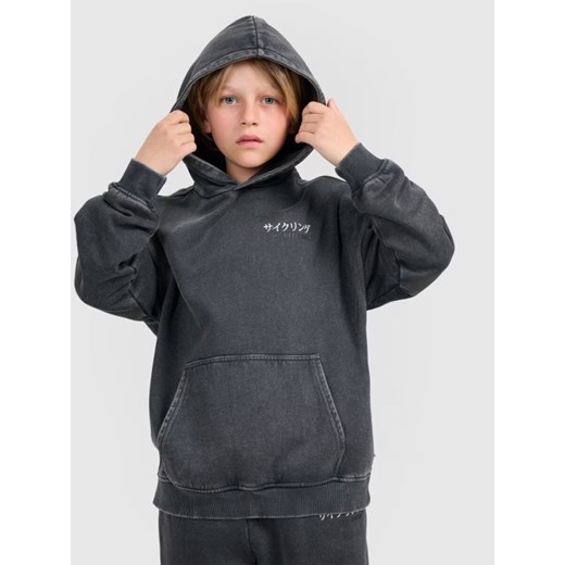 Chłopięca bluza nierozpinana z kapturem 4F 4FJRAW25TSWSM2344 - szara ze sklepu Sportstylestory.com w kategorii Bluzy chłopięce - zdjęcie 185854715