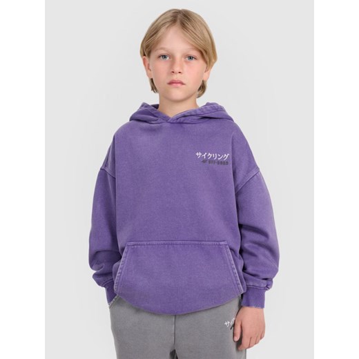 Chłopięca bluza nierozpinana z kapturem 4F 4FJRAW25TSWSM2344 - fioletowa ze sklepu Sportstylestory.com w kategorii Bluzy chłopięce - zdjęcie 185854729
