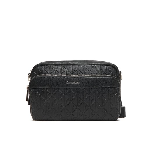 Saszetka Calvin Klein Emblem Emboss Camera Bag LV04D3203G Czarny - id: 8719849944964 - marki Calvin Klein - 185860649 Saszetka Calvin Klein Emblem Emboss Camera Bag LV04D3203G Czarny ze sklepu eobuwie.pl w kategorii Saszetki - zdjęcie 185860649