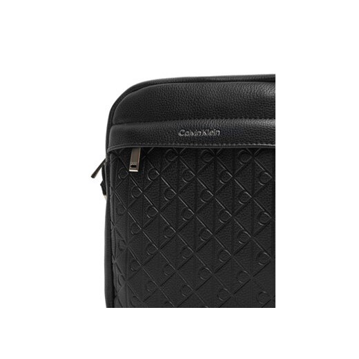 Saszetka Calvin Klein Emblem Emboss Reporter LV04D3204G Czarny Calvin Klein OS eobuwie.pl