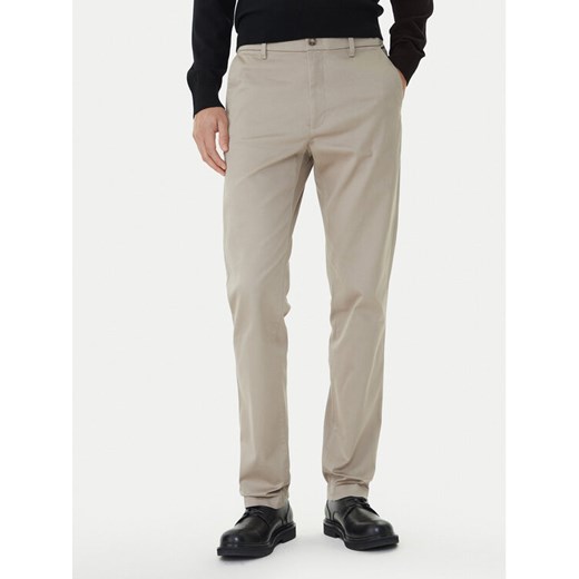 Calvin Klein Chinosy LV040EM633 Beżowy Slim Fit ze sklepu MODIVO w kategorii Spodnie męskie - zdjęcie 185869586
