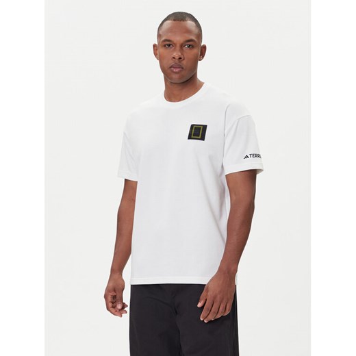 adidas T-Shirt National Geographic Graphic KC5417 Biały Regular Fit ze sklepu MODIVO w kategorii T-shirty męskie - zdjęcie 185870129