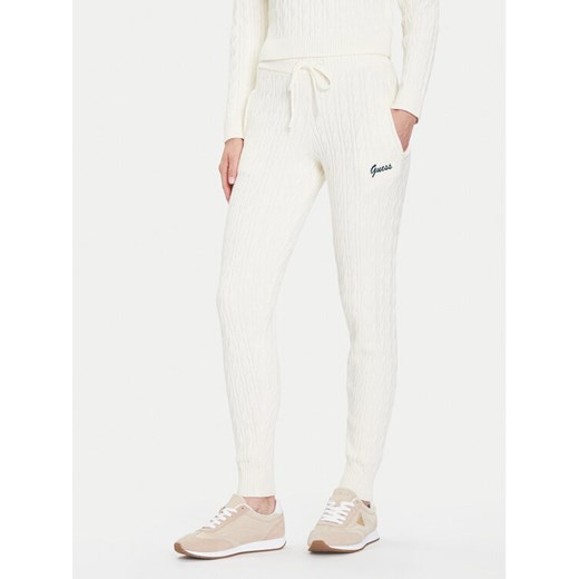 Guess Spodnie dzianinowe V5BB20 Z0572 Écru Regular Fit ze sklepu MODIVO w kategorii Spodnie damskie - zdjęcie 185870329