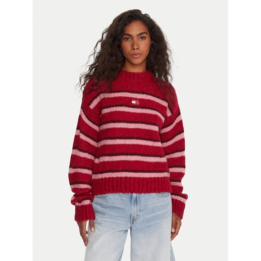 Tommy Jeans Sweter Badge DW0DW21679 Czerwony Relaxed Fit ze sklepu MODIVO w kategorii Swetry damskie - zdjęcie 185870949
