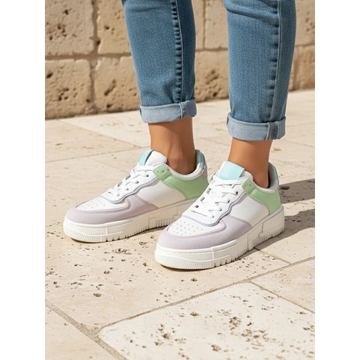 Damskie sneakersy Lycaste beżowe z ekologicznej skóry na płaskiej podeszwie ze sklepu royalfashion.pl w kategorii Buty sportowe damskie - zdjęcie 185885568