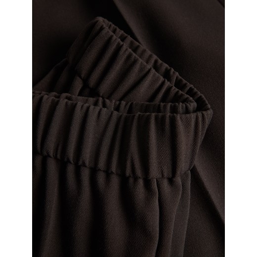 Reserved - Spodnie z kantem - ciemnobrązowy Reserved XS Reserved